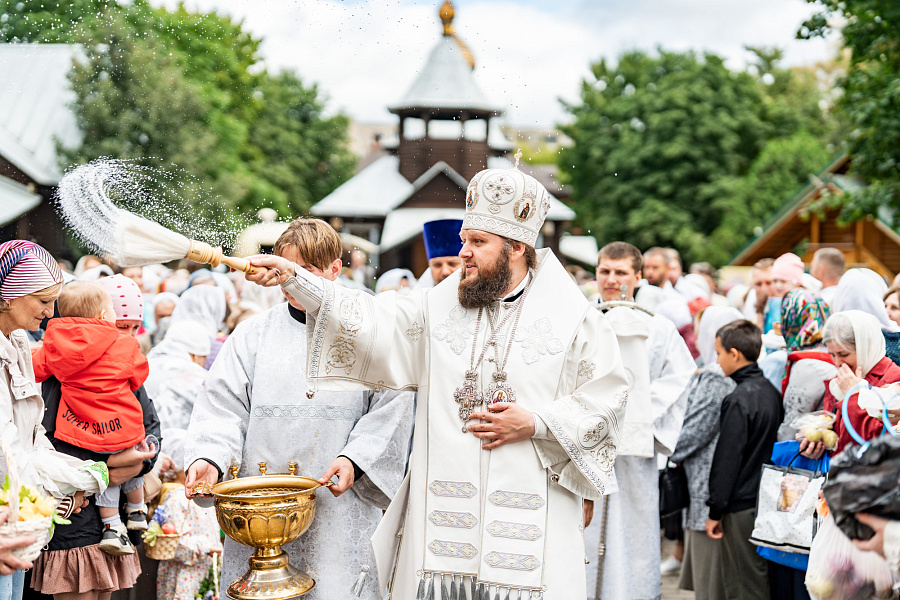 Архиерейское богослужение в Преображенском соборе города Люберцы